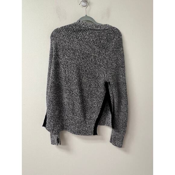 RD Style Grey and Black Sweater Sz M - Picture 2 of 3